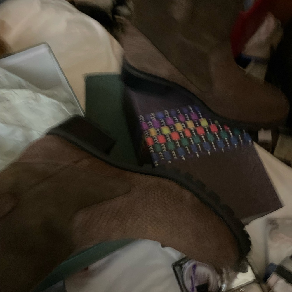 SOLD ❌ NWOT Logo by Lori Goldstein suede brown boots - Picture 8 of 10